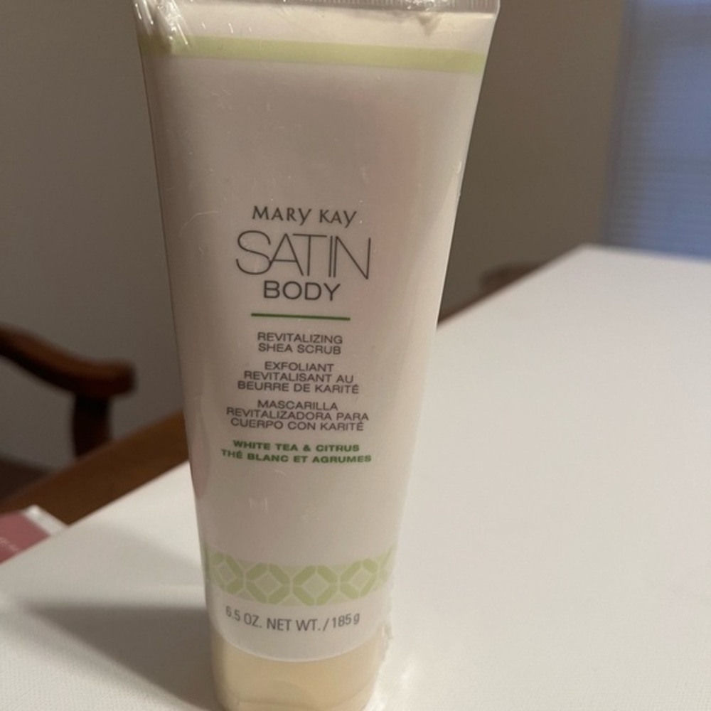 New MARY KAY SATIN BODY SILKENING SHEA LOTION WHITE TEA AND CITRUS FULL SIZE!
